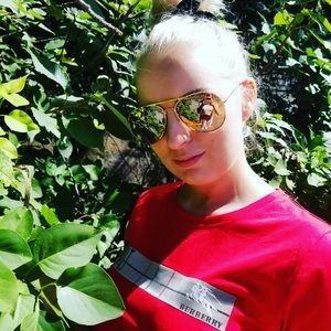 Meet your Posher, Anastasia